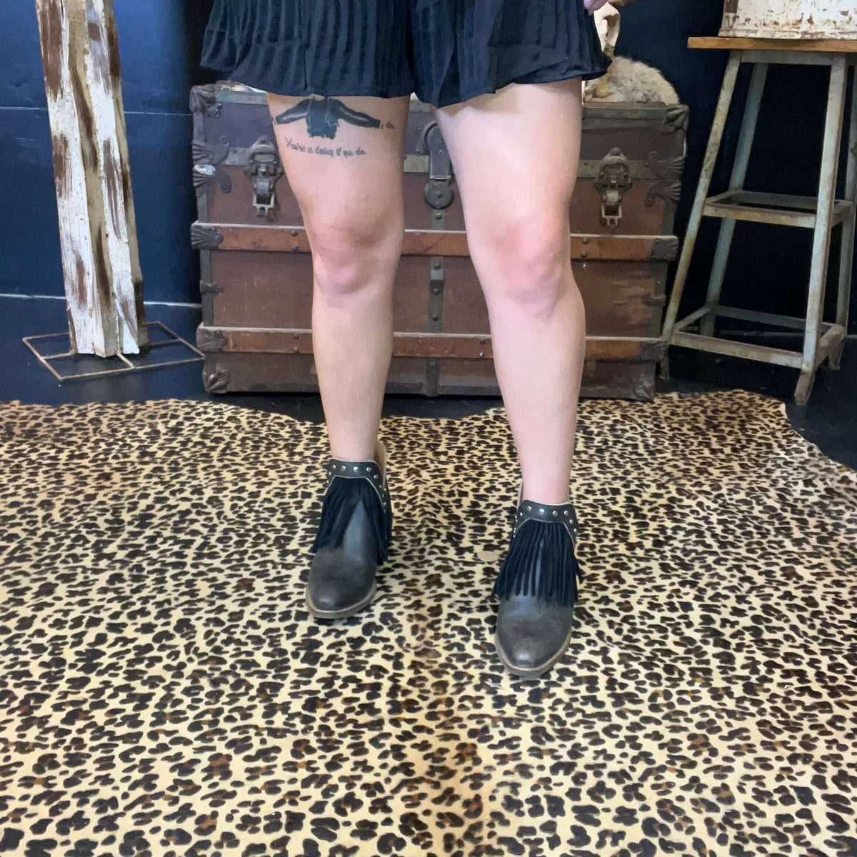 FINE N' DANDY Black LEATHER Dingo BOOTIE size 8