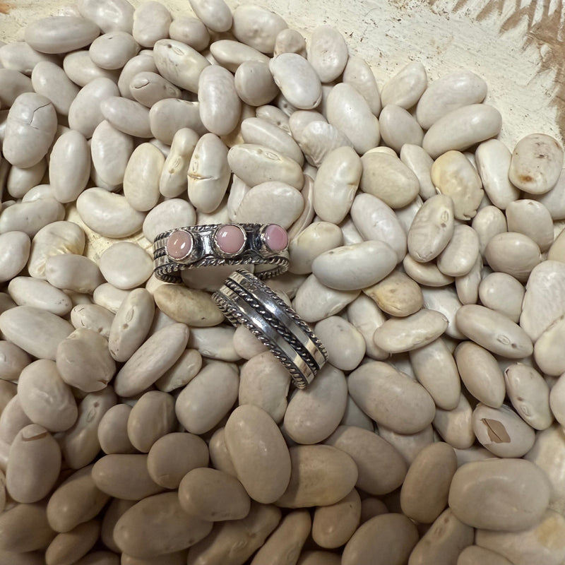 3 Stone Pink Conch Detail Band Genuine Ring