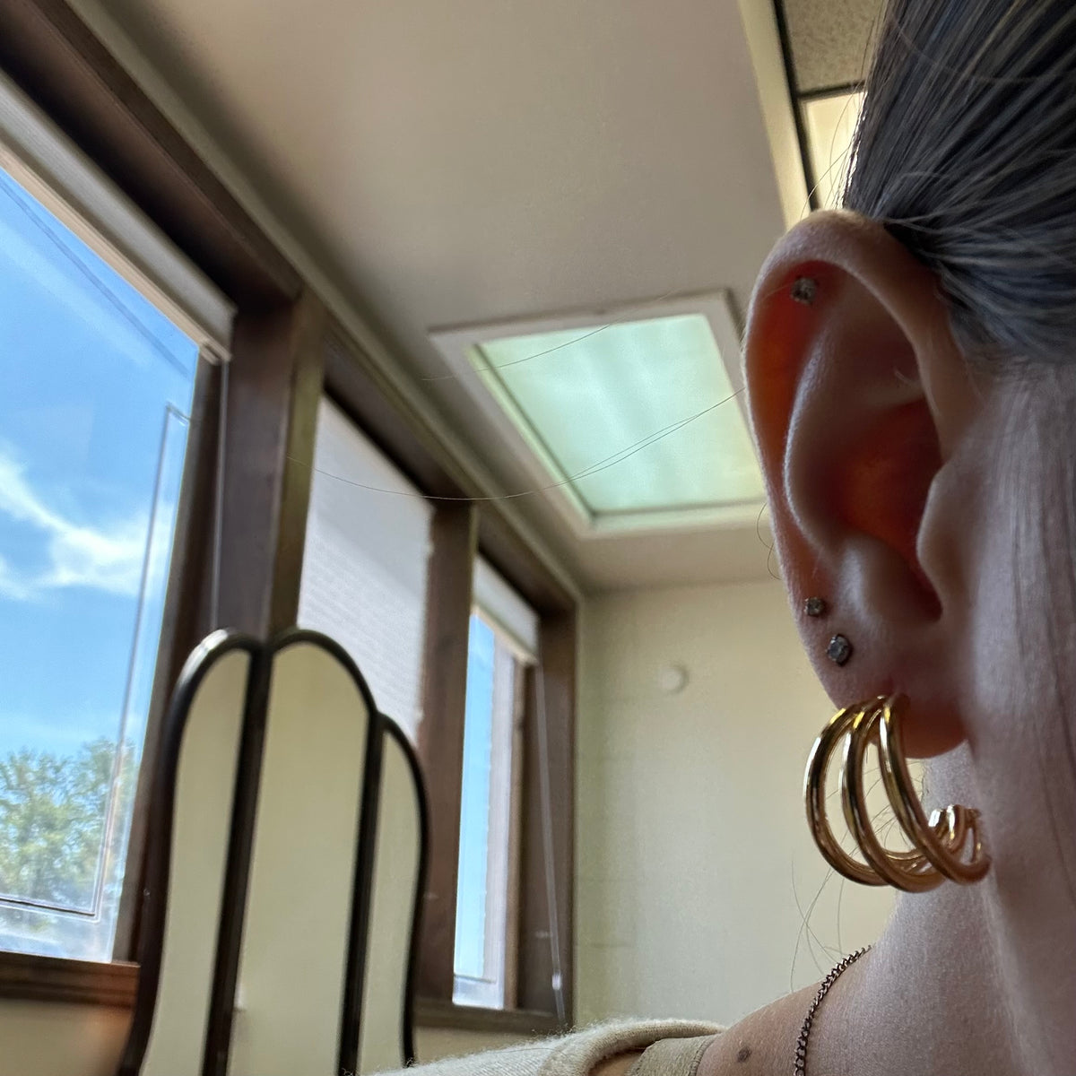 gold hoop earrings 