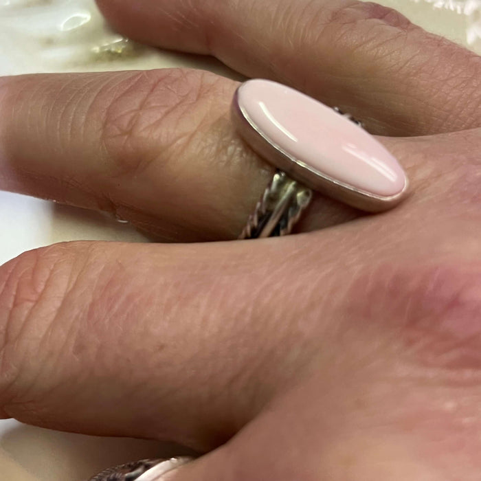 Pink Conch Skinny Oval with Braided Band Sterling Silver Ring / 9.5