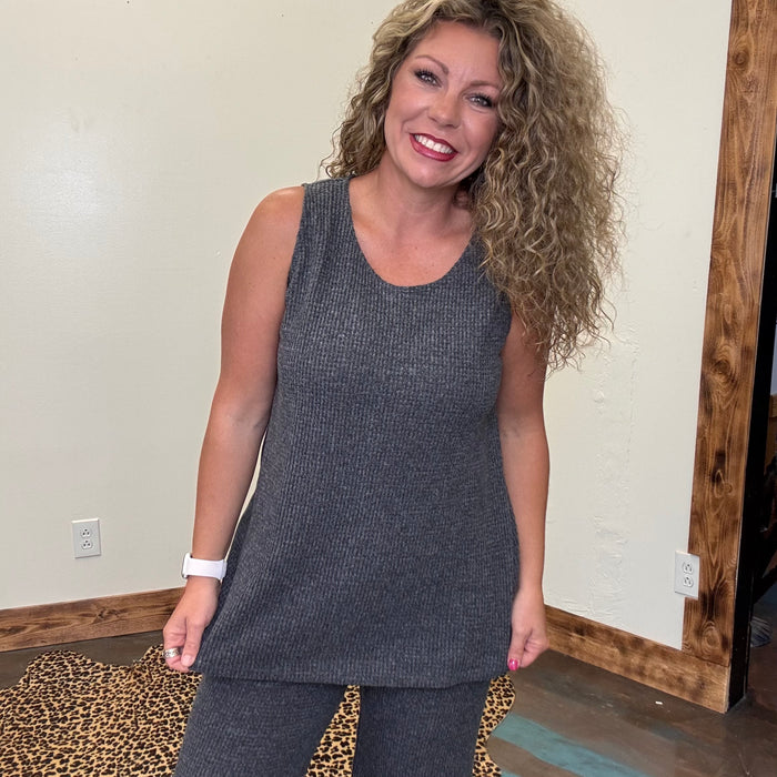 gray sleeveless top 