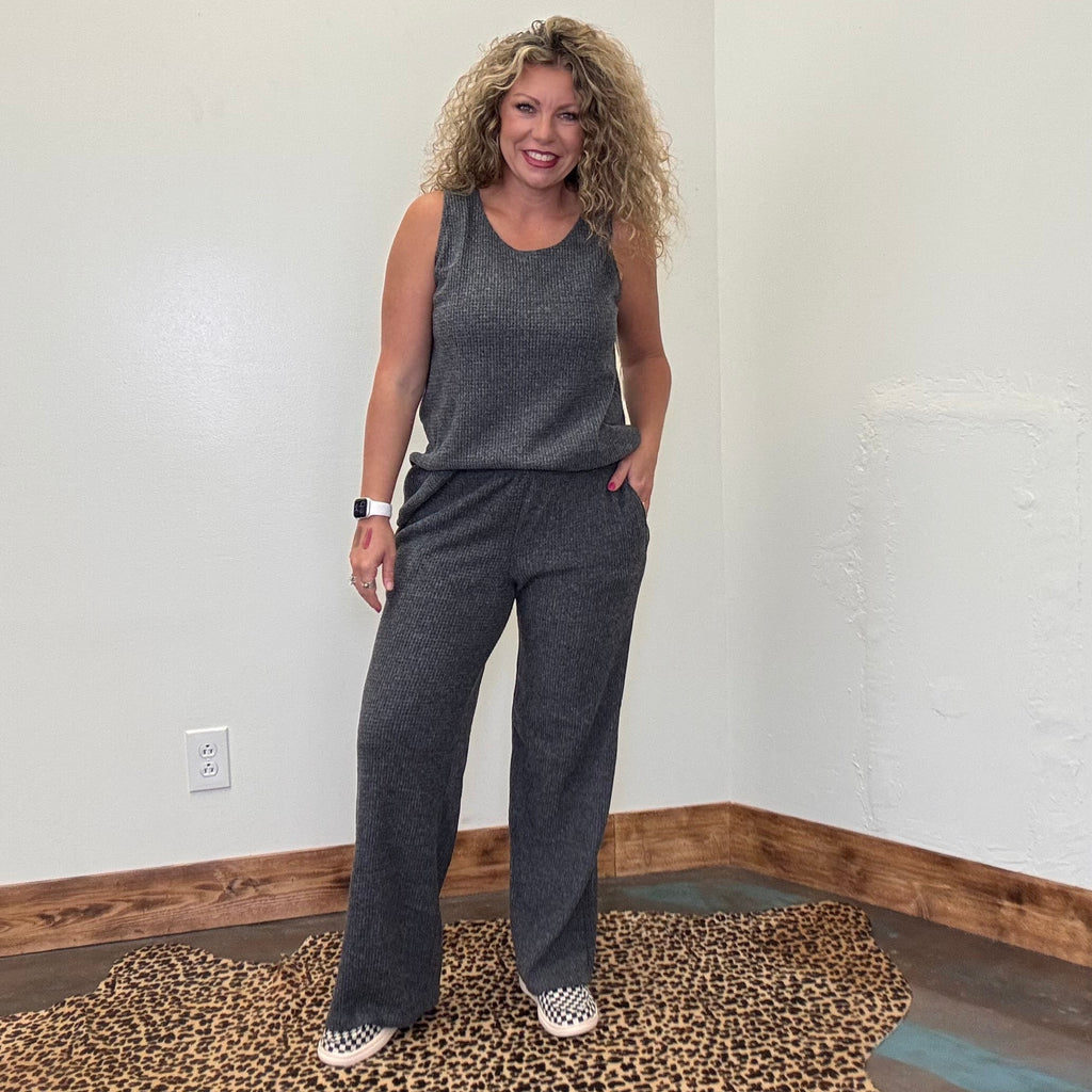 gray sleeveless top set