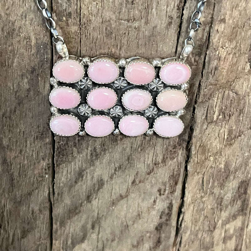 12 Stone Pink Conch Detailed Genuine Necklace.