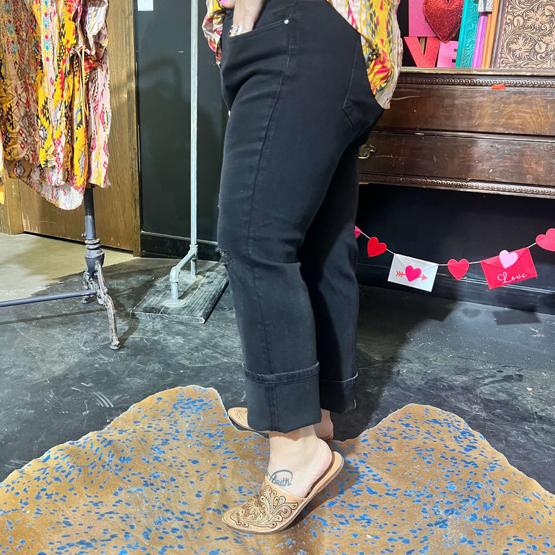 Black High Risen Slim Straight Knee Distressing Plus Size Risen Jeans3