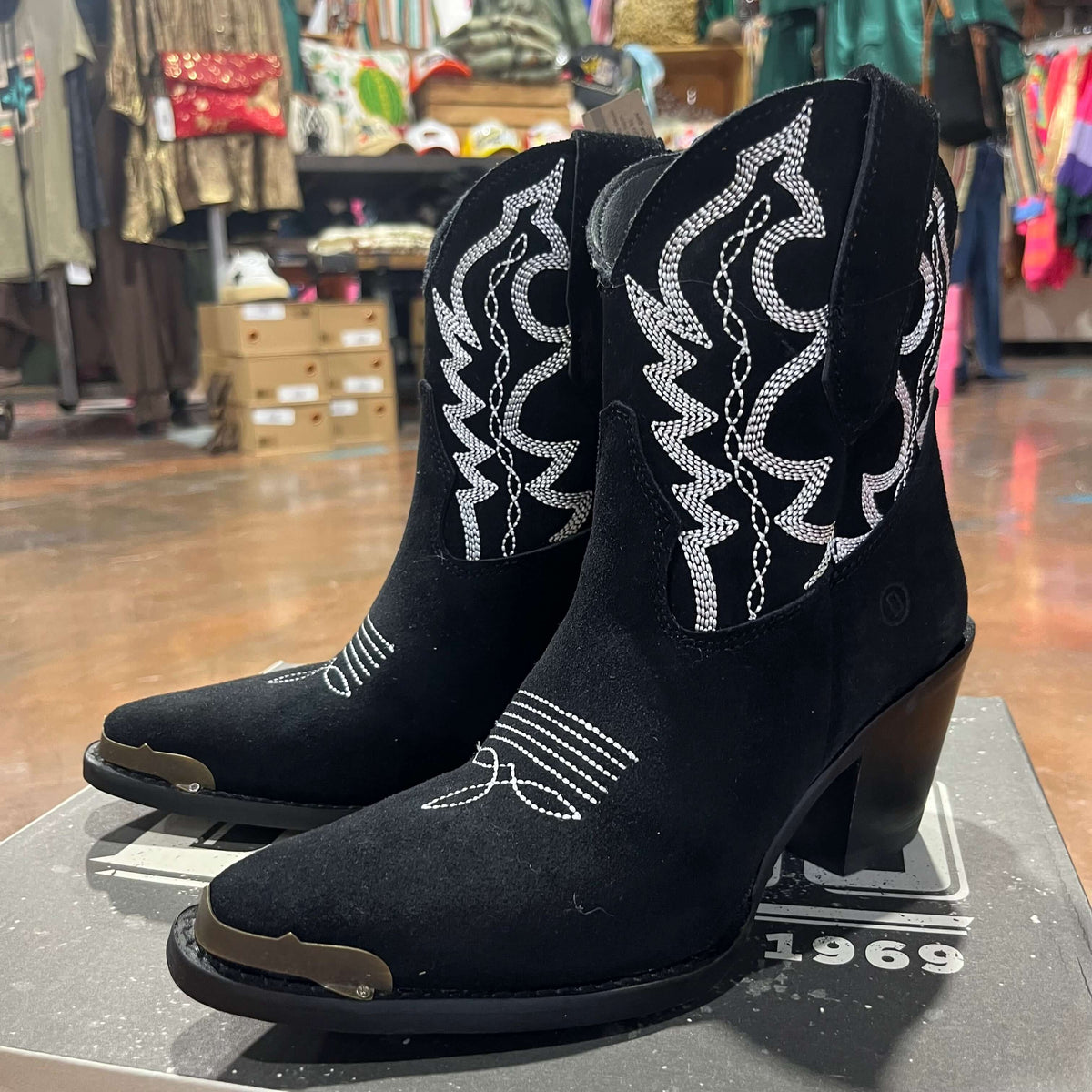Black Rough Out Shortie Dingo Joyride Boot