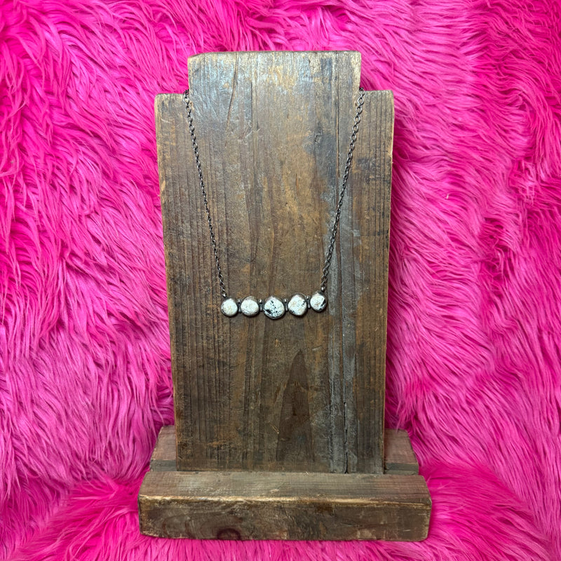 CRAZYHORSEBARNECKLACE