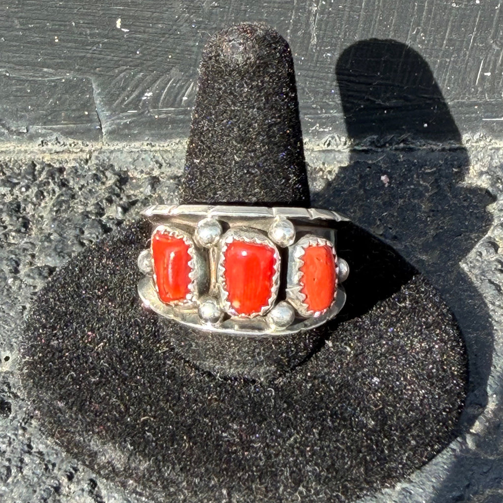 Chunky 3 Stone Red Spiny Detail Band Sterling Silver Ring