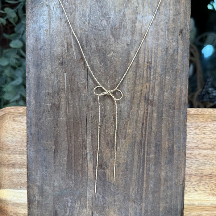 Necklace with a bow pendant 