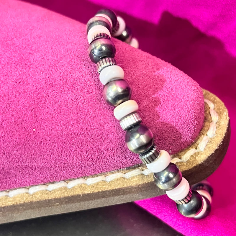 6mm Navajo Pearl & Pink Conch patterned Stretchy Genuine Bracelet