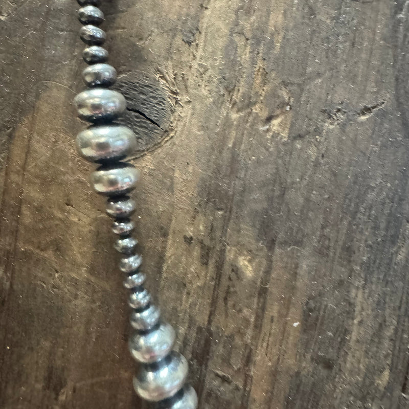 silvernavajopearlpatternnecklace