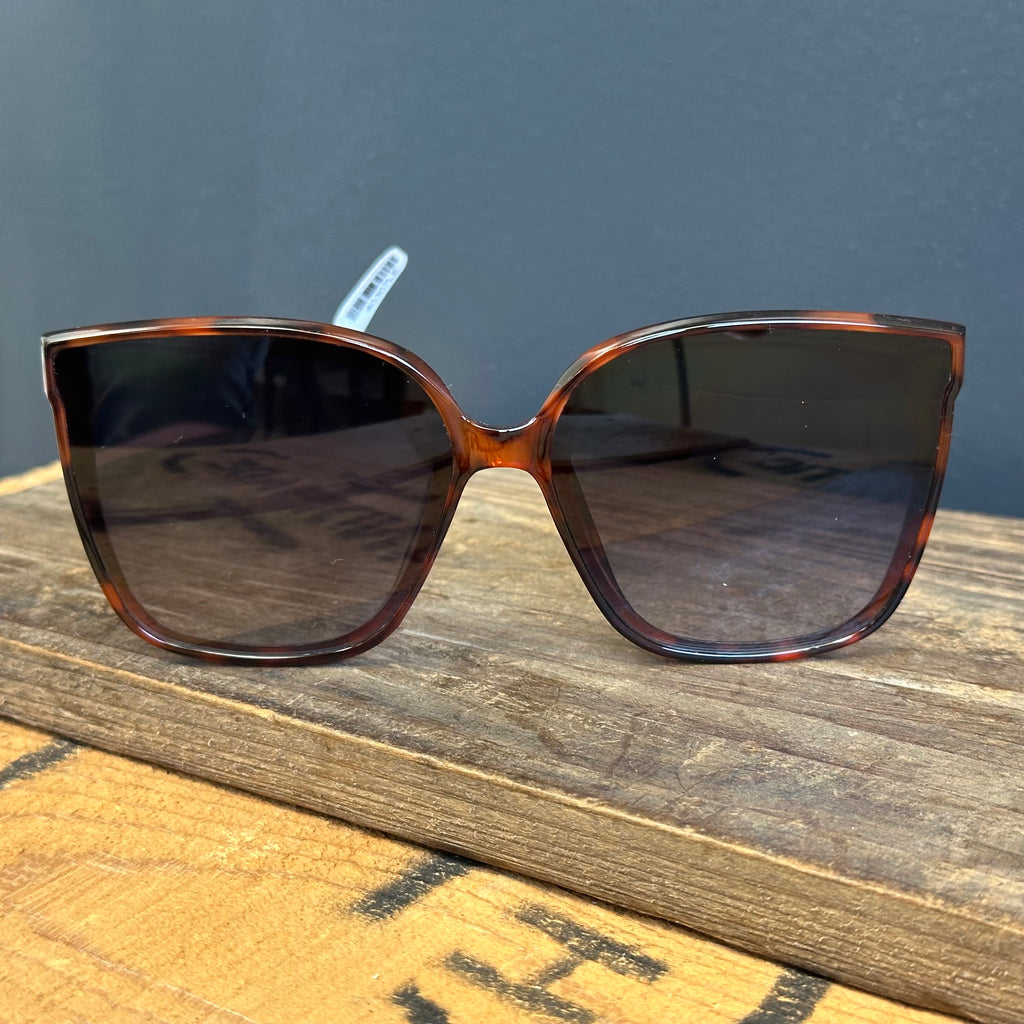 Sunglasses with tortoiseshell frame and dark lenses