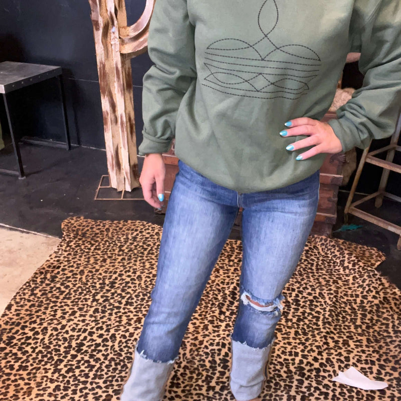 High Rise Distressed Knee Straight-Wide Cuffed Risen Jeans333