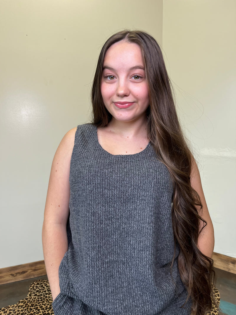 gray sleeveless top 