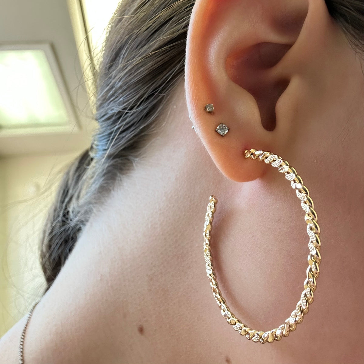 gold hoop earrings 