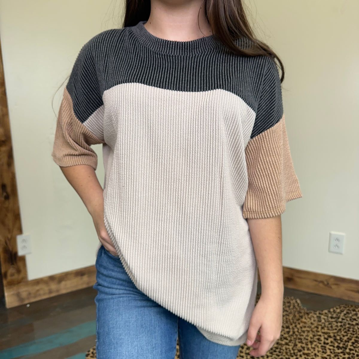 greytanribbedshortsleevetop