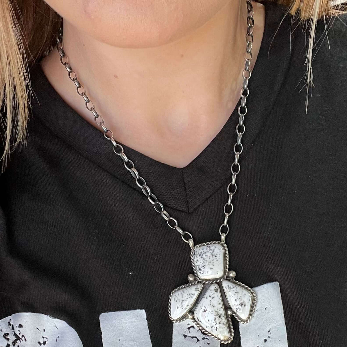 WHITEBUFALLONECKLACE8