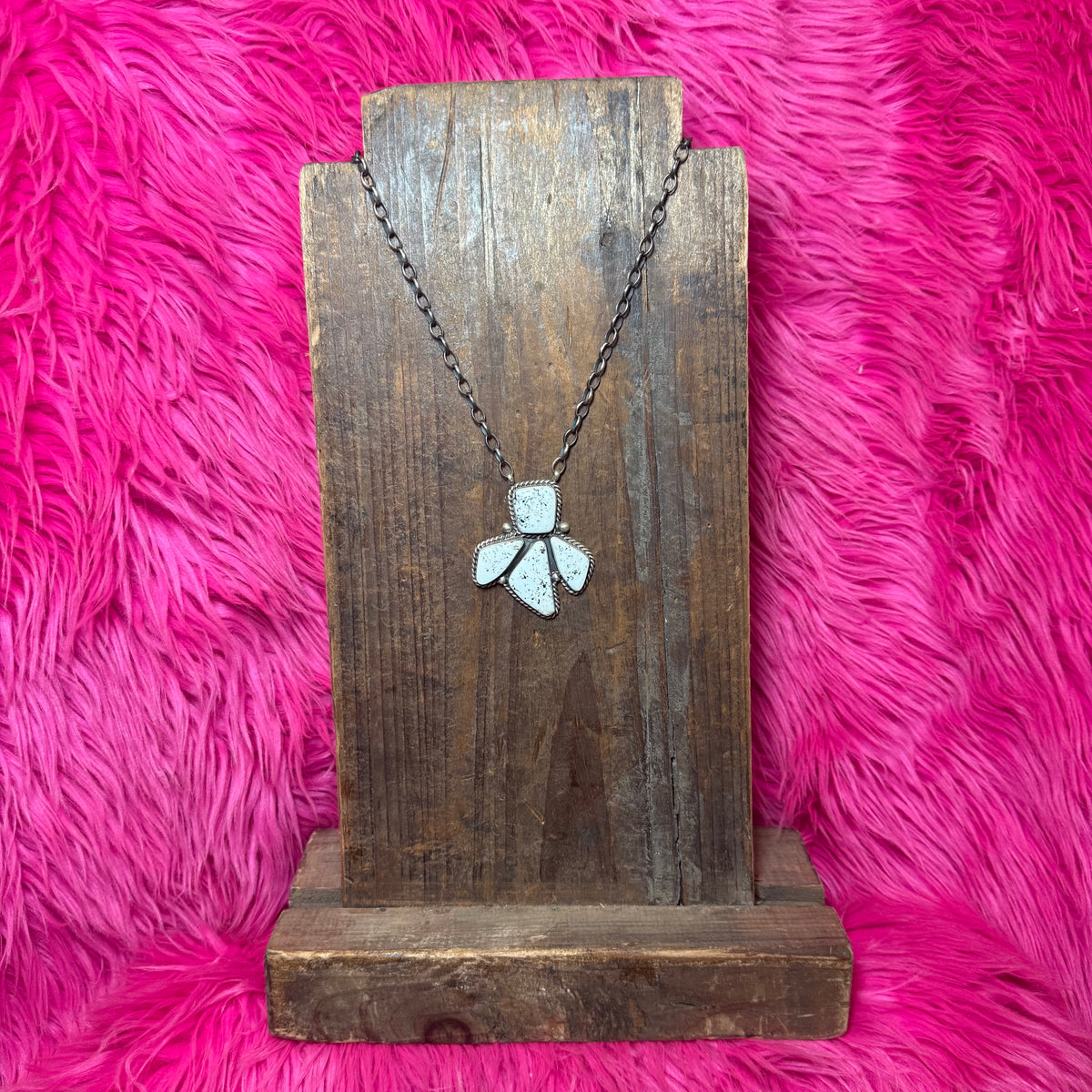 WHITEBUFALLONECKLACE9
