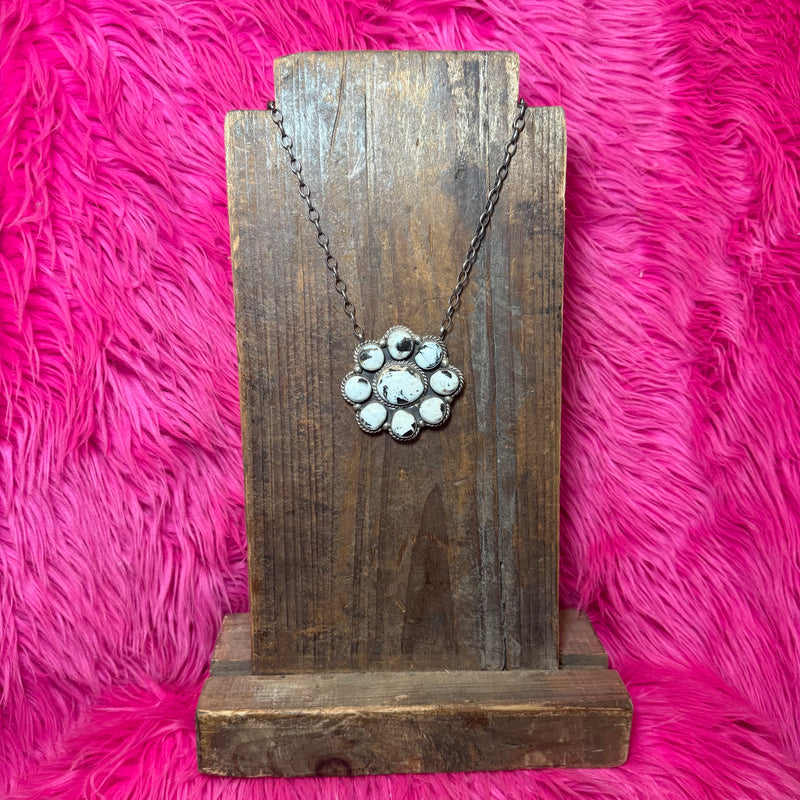 WHITEBUFFALOCLUSTERNECKLACE4