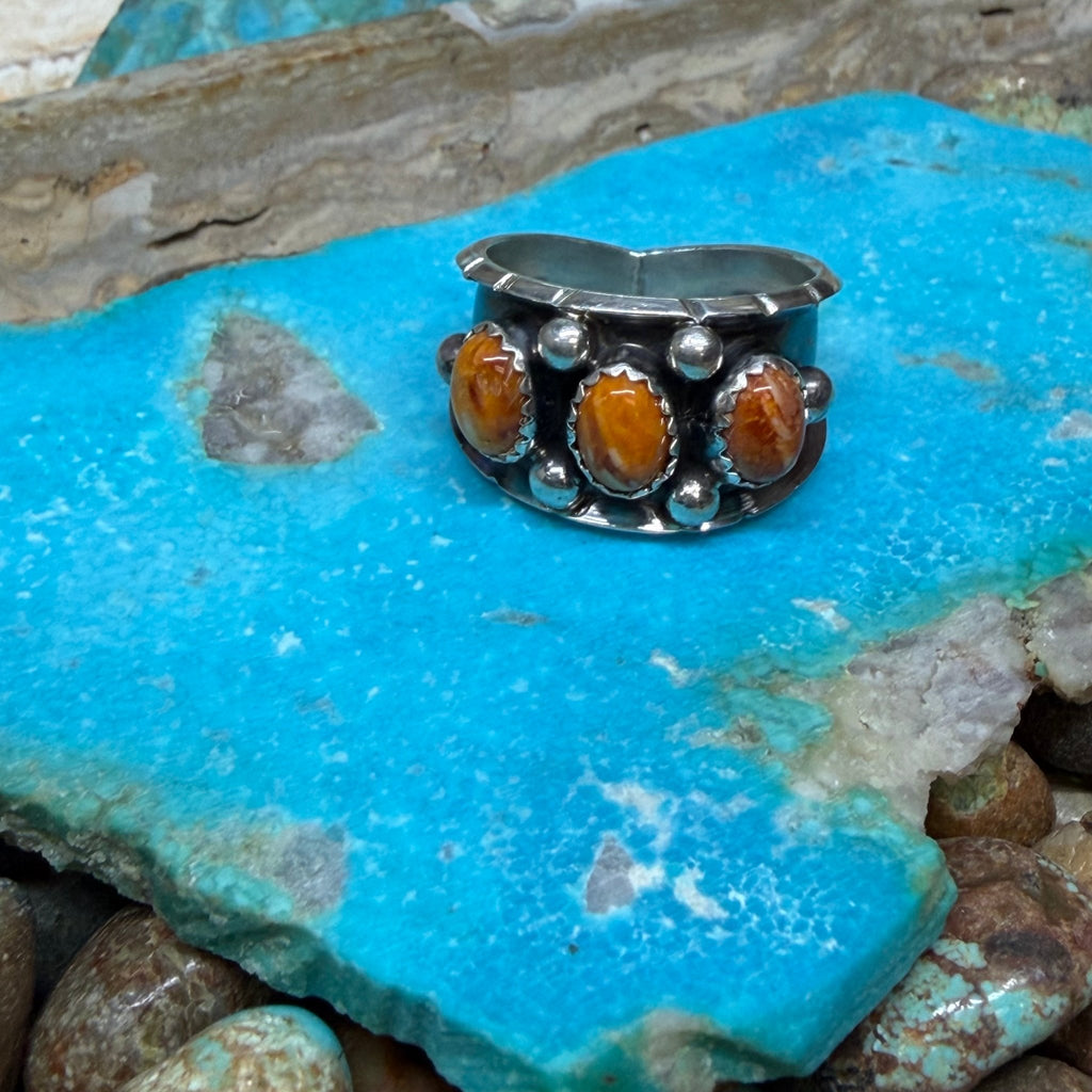 Chunky 3 Stone Orange Spiny Oyster Detail Band Sterling Silver Ring size 9.5 - Country Lace Boutique
