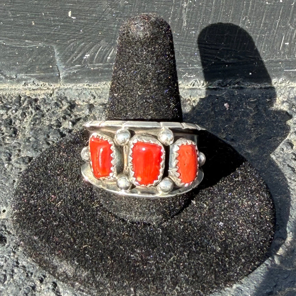 Chunky 3 Stone Red Spiny Detail Band Sterling Silver Ring - Country Lace Boutique