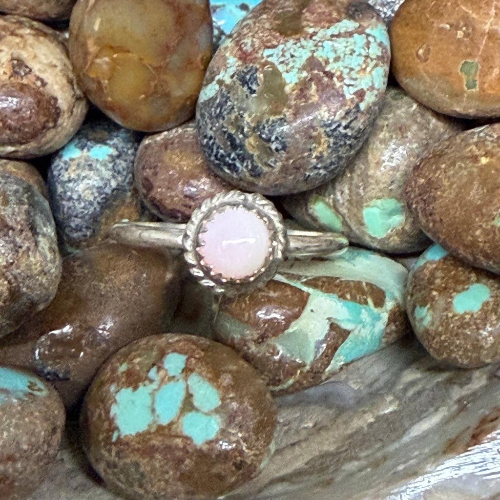 Dainty Round Pink Conch with Detail Sterling Silver Ring - Country Lace Boutique