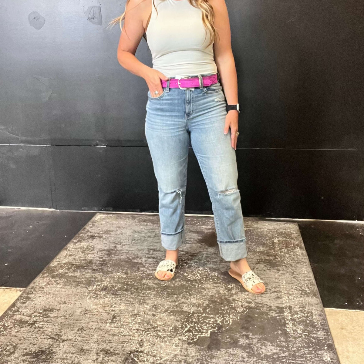 Distressed Knee Straight Daze Jeans / size 27 - Country Lace Boutique