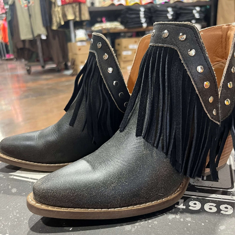 FINE N' DANDY Black LEATHER Dingo BOOTIE size 8 - Country Lace Boutique