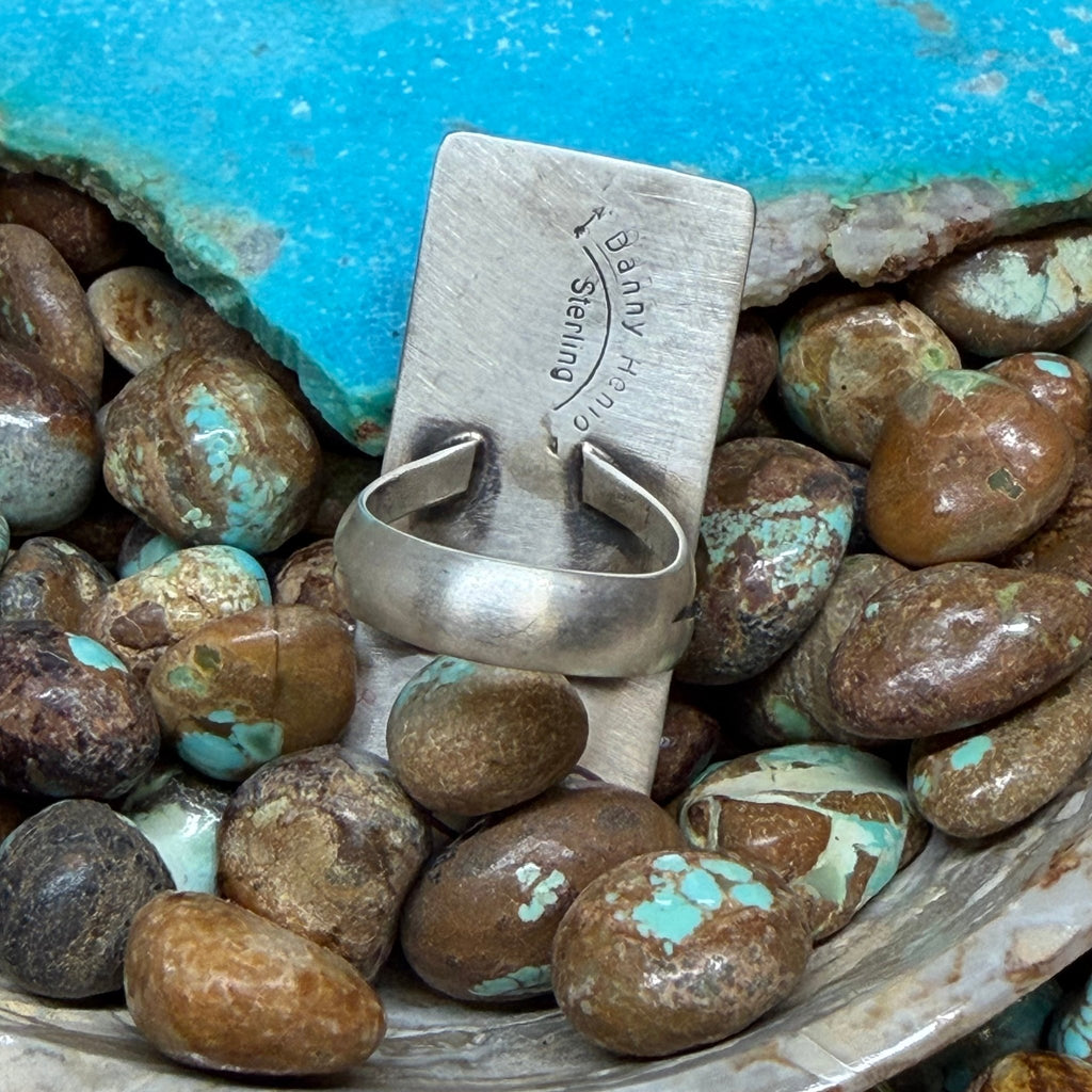Gorgeous 3 Stone White Buffalo Silver Detailed Sterling Silver Ring size 8.5 - Country Lace Boutique