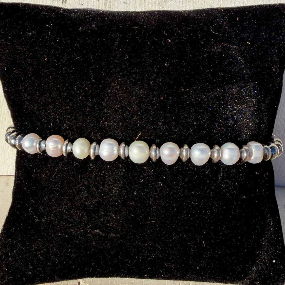 Gorgeous 6 inch Navajo Pearl, Saucer & Fresh Water Pearls Patterned Sterling Silver Bracelet w/ 2 inch extender - Country Lace Boutique