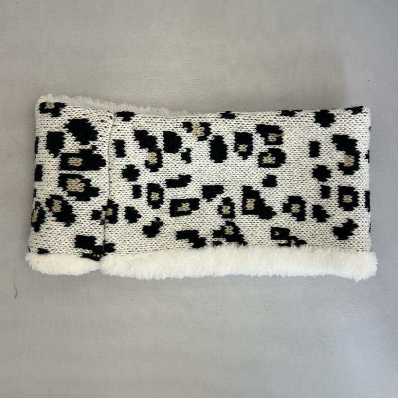 Leopard print headband on a gray background