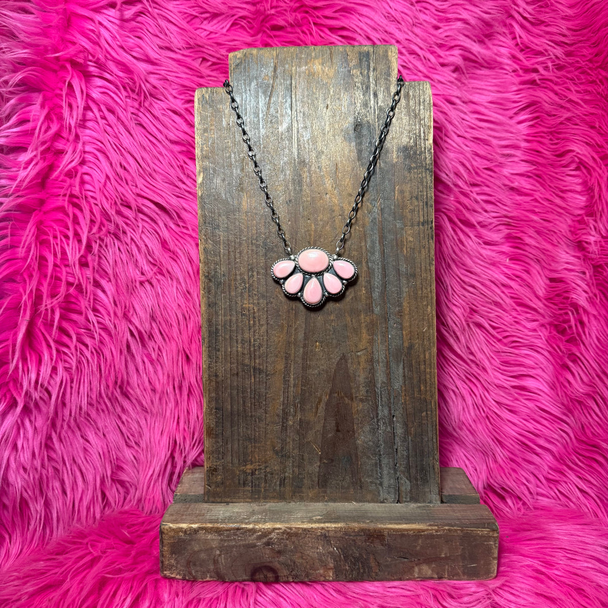 pinkconchnecklacehalfcluster5