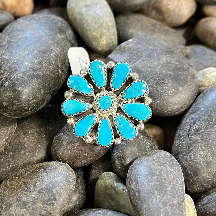 A sterling silver and turquoise ring 