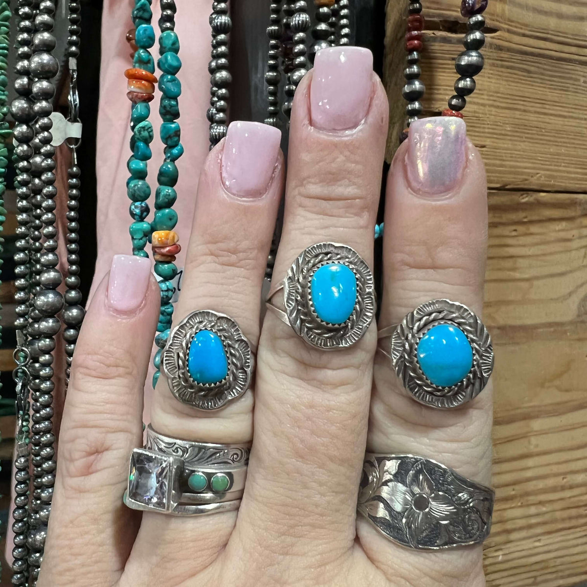 Single Turquoise Stone Genuine Ring W/ Flower Detail size 8.588
