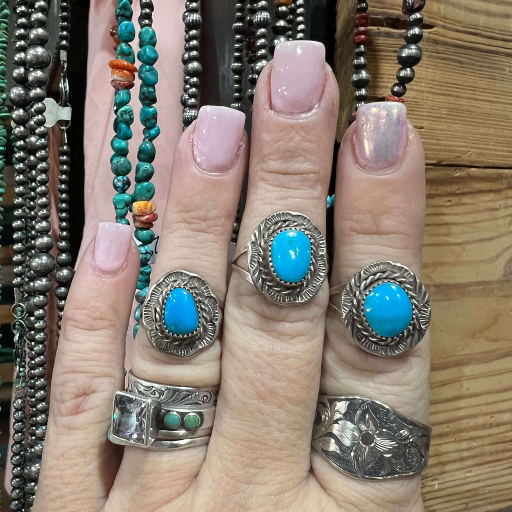 Single Turquoise Stone Genuine Ring W/ Flower Detail size 8.588